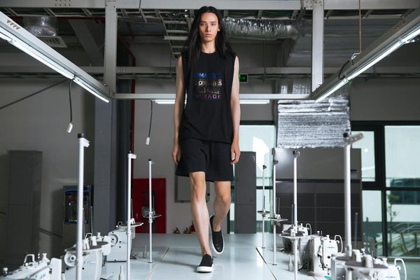 La révolution stylée des années 90 : la mode unisexe rebat les cartes